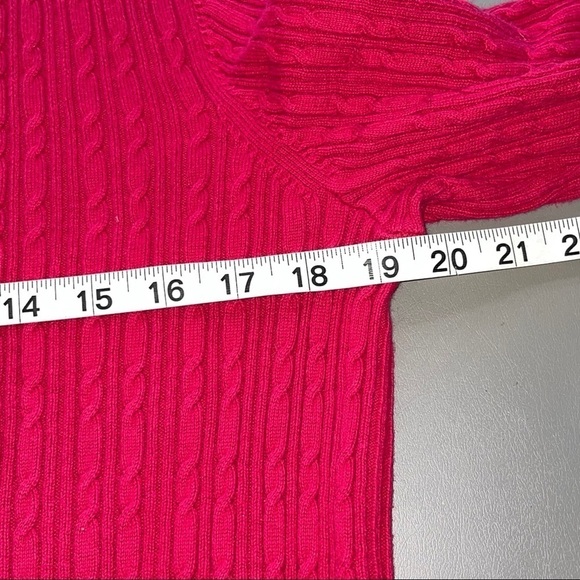 Tommy Hilfiger Women’s Cable Knit V-Neck Sweater – Size XL (Fits Like Medium) - Picture 9 of 10